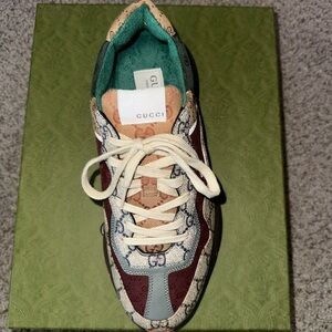 Gucci GG Rhyton Multicolor Canvas Leather Sneakers.
Gucci size 8/ US size 8.5